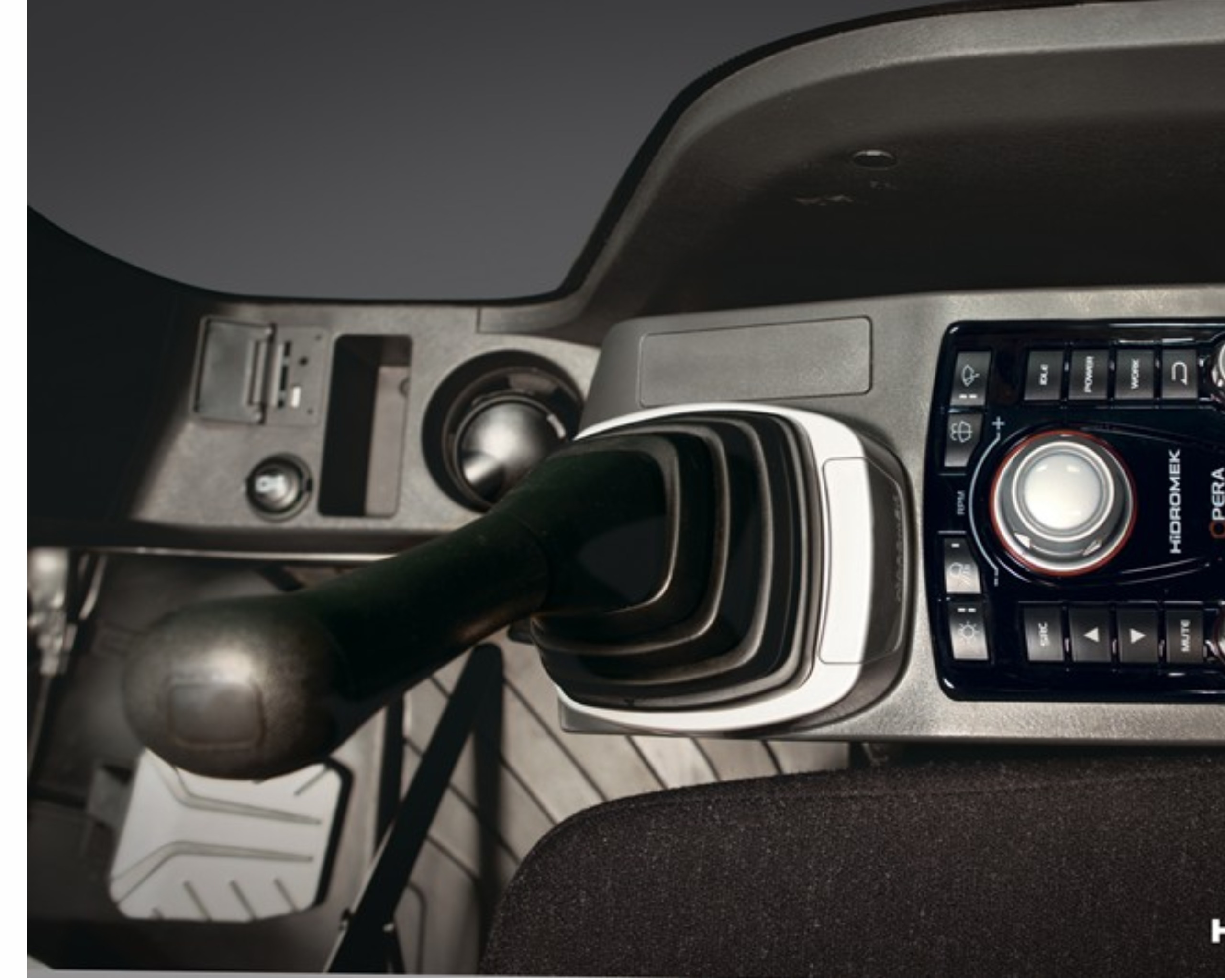 Levier pelle sur pneus