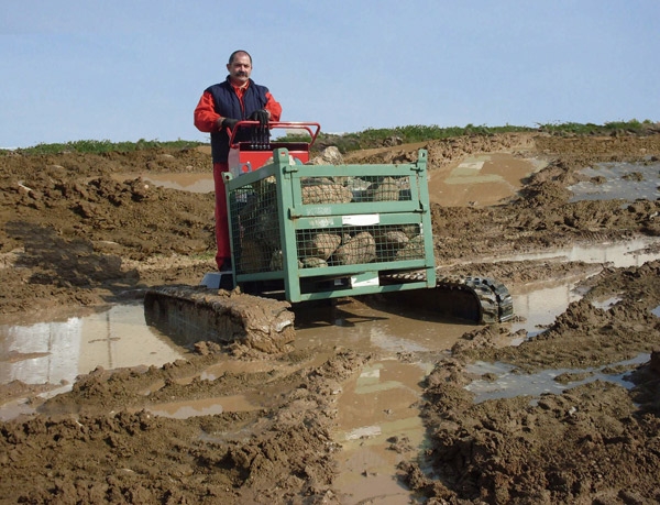 Chariot élévateur sur chenilles