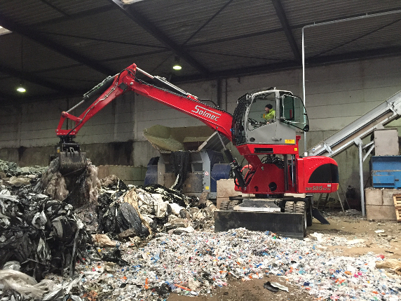 Pelle de manutention sur pneus SOLMEC électrique