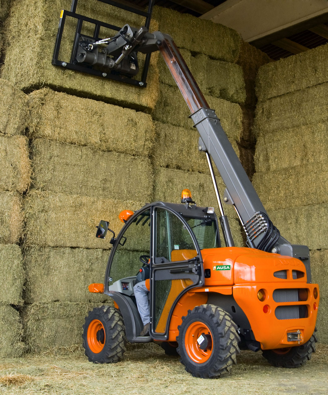 Chariot télescopique AUSA T 204H