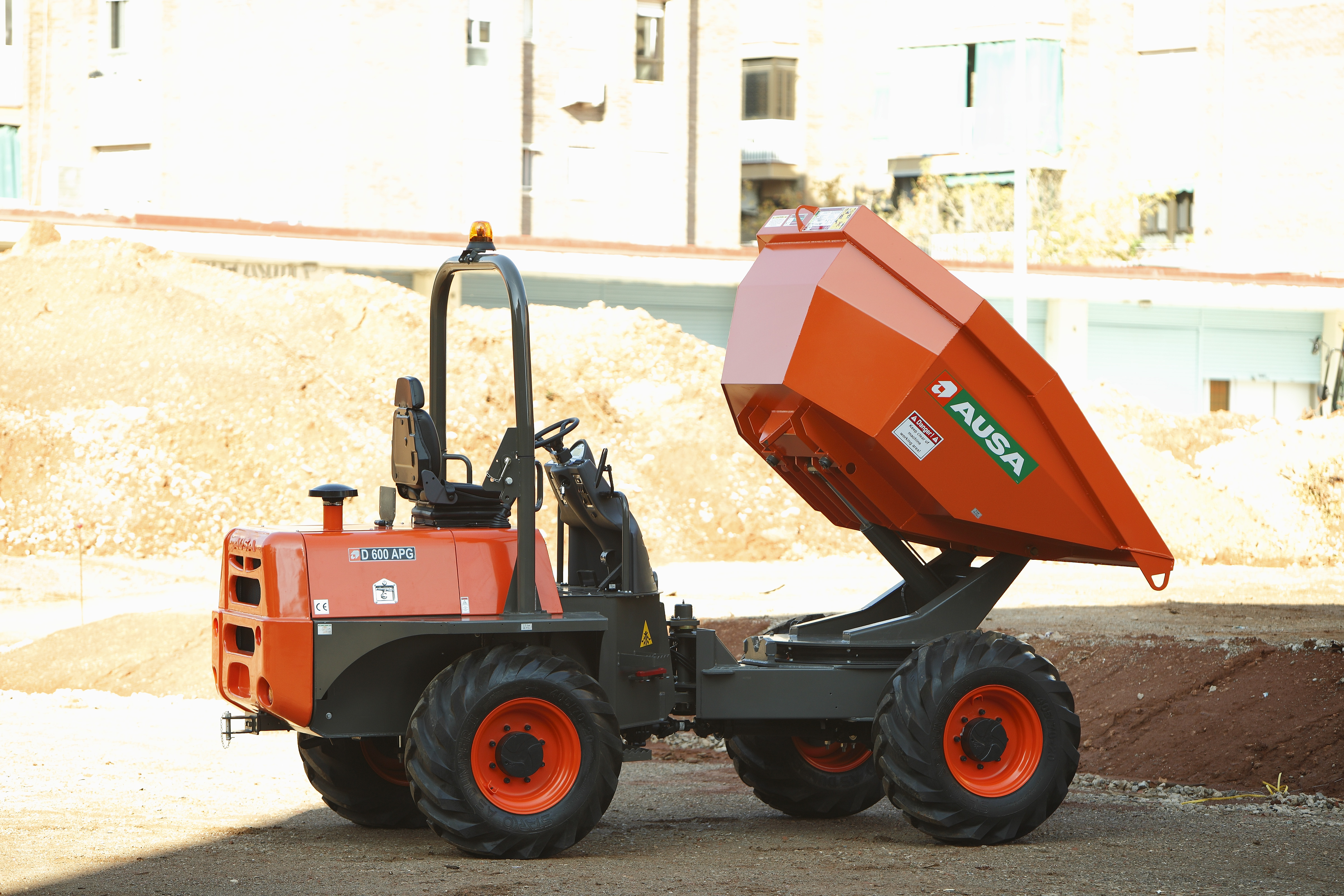 dumper ausa sur pneus D 600APG