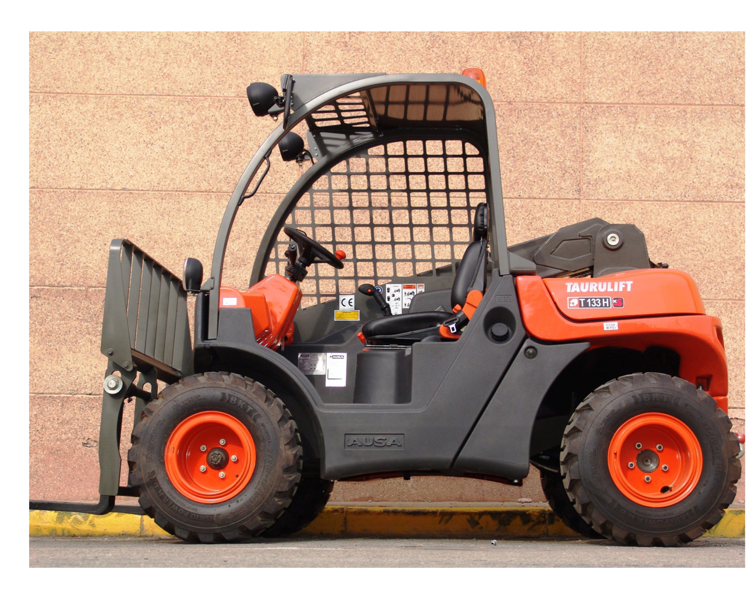 chariot élévateur telescopique T 144H plus