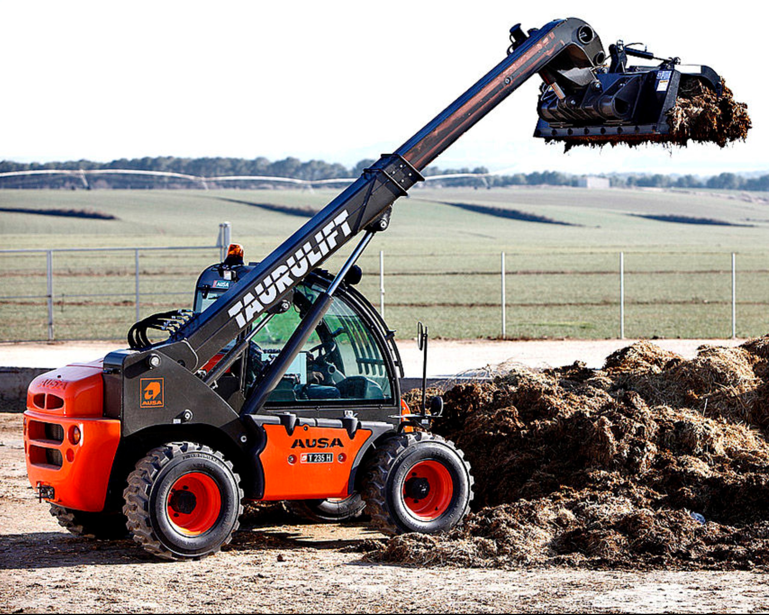chariot élévateur télescopique T235H